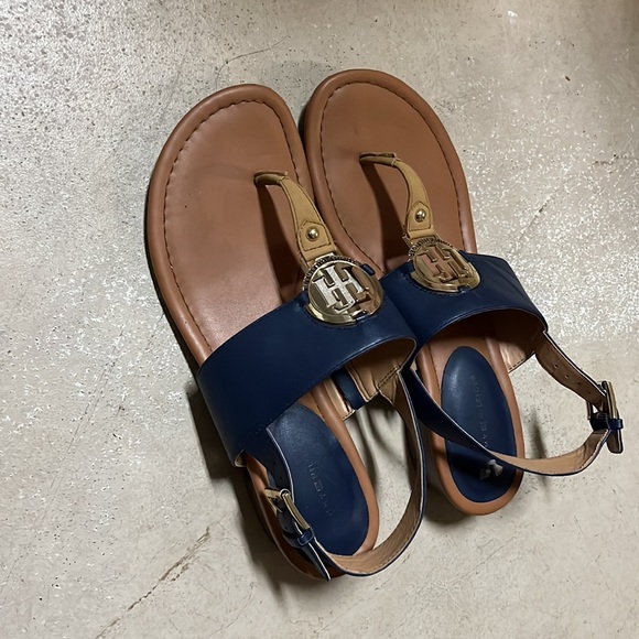 Size 8.5 sandals - Picture 2 of 3